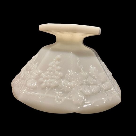 Vintage 9 inch Anchor Hocking milk glass grape and leaf pedestal fruit bowl - Picture 5 of 9